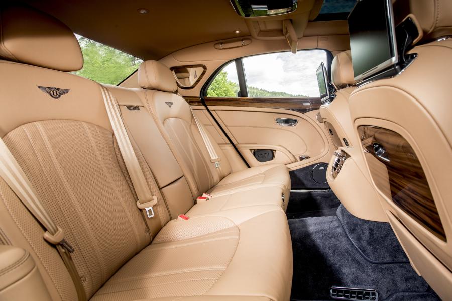 Интерьер Bentley Mulsanne 2016 года  (фото 10 из 33)